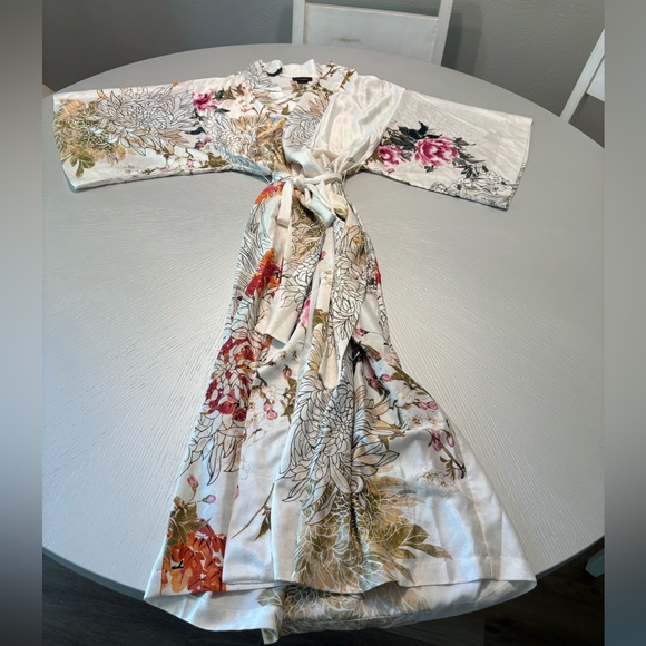 Natori Charmeuse Floral Print Kimono Wrap Robe Size Small - Picture 12 of 13